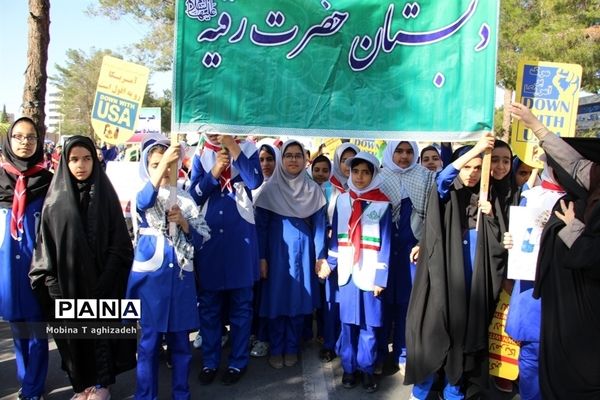 حضور پیشتازان دختر سازمان دانش‌آموزی در راهپیمایی 13آبان