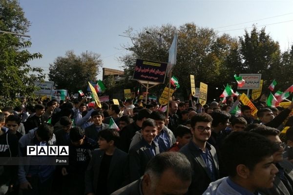 حضور پرشور دانش‌آموزان سازمان دانش‌آموزی آذربایجان غربی  در راهپیمایی 13 آبان