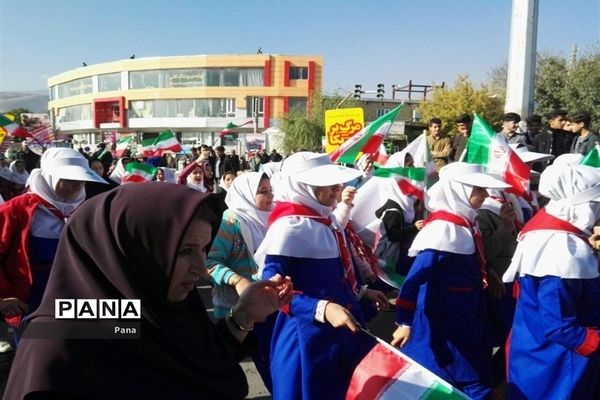 حضور پرشور دانش‌آموزان سازمان دانش‌آموزی آذربایجان غربی  در راهپیمایی 13 آبان