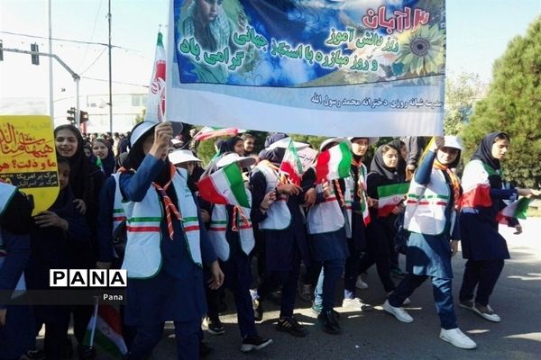 حضور پرشور دانش‌آموزان سازمان دانش‌آموزی آذربایجان غربی  در راهپیمایی 13 آبان