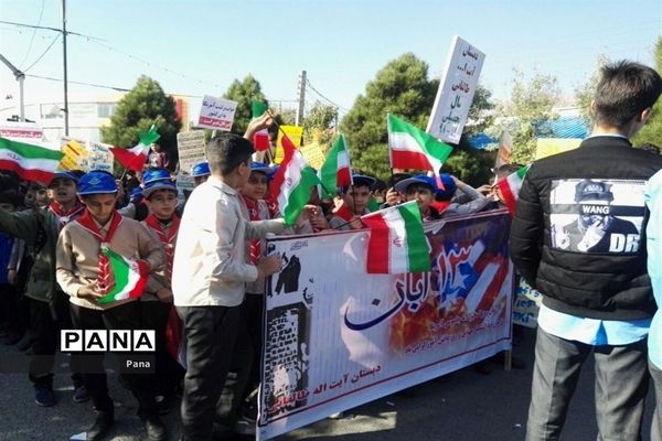 حضور پرشور دانش‌آموزان سازمان دانش‌آموزی آذربایجان غربی  در راهپیمایی 13 آبان