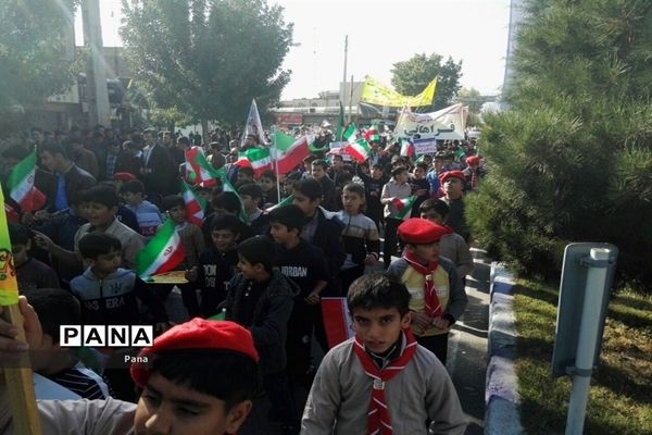 حضور پرشور دانش‌آموزان سازمان دانش‌آموزی آذربایجان غربی  در راهپیمایی 13 آبان