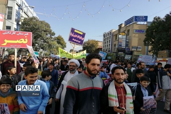 حضور پرشور دانش‌آموزان سازمان دانش‌آموزی آذربایجان غربی  در راهپیمایی 13 آبان