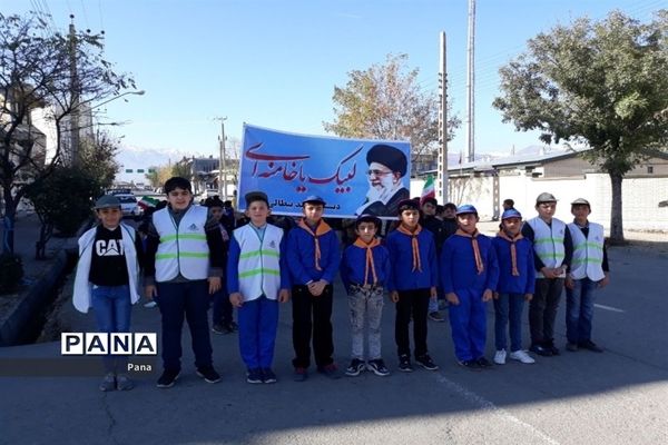 حضور پرشور دانش‌آموزان سازمان دانش‌آموزی آذربایجان غربی  در راهپیمایی 13 آبان