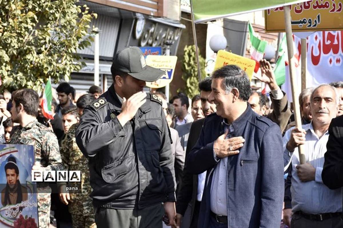 راهپیمایی ۱۳ آبان  نماینگر عزت و اقتدار ملت ایران است