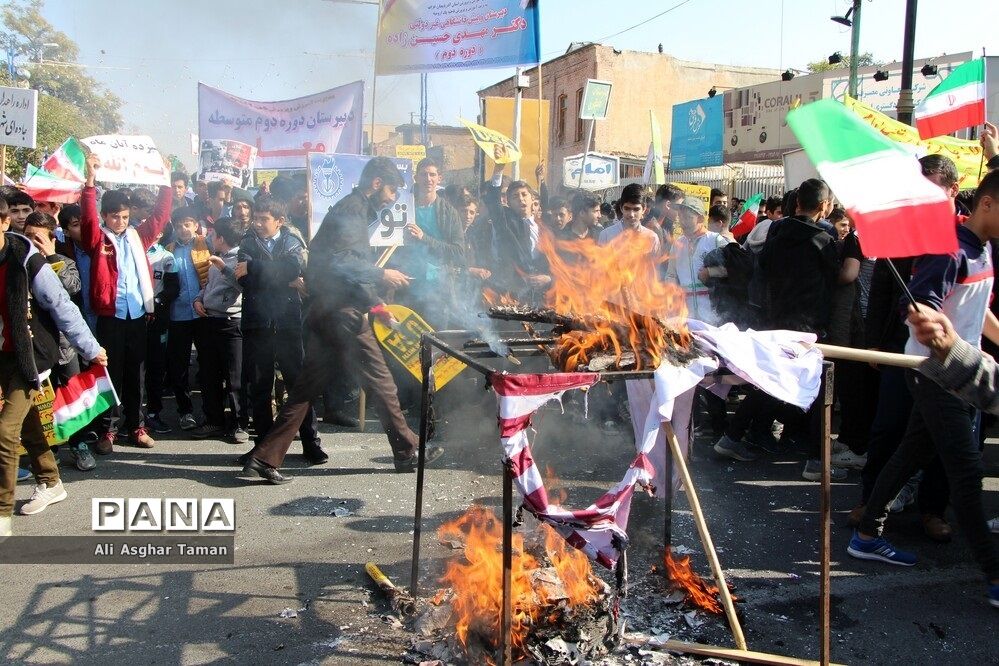 راهپیمایی مردم ارومیه به مناسبت 13 آبان