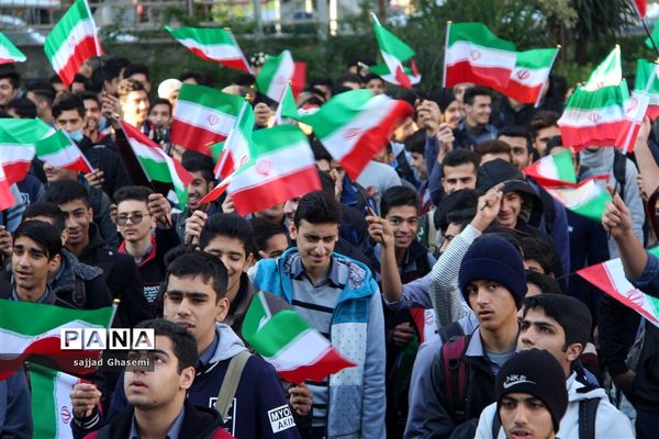 فریاد استکبار ستیزی دانش آموزان گلستانی در راهپیمایی 13 آبان