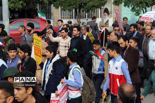 فریاد استکبار ستیزی دانش آموزان گلستانی در راهپیمایی 13 آبان