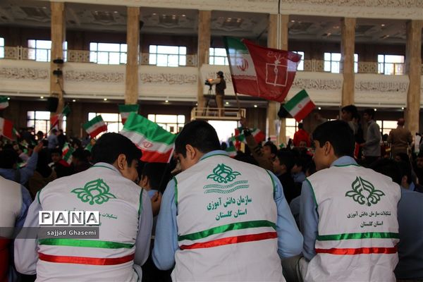 فریاد استکبار ستیزی دانش آموزان گلستانی در راهپیمایی 13 آبان