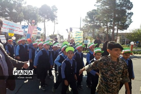 راهپیمایی روز ملی مبارزه با استکبار جهانی در فردوس