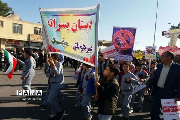 راهپیمایی روز ملی مبارزه با استکبار جهانی در فردوس