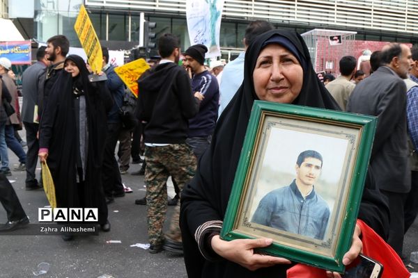 راهپیمایی ۱۳ آبان
