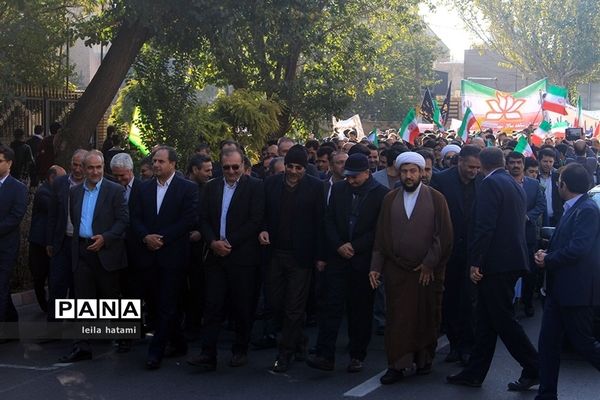 راهپیمایی 13 آبان درتبریز - 3