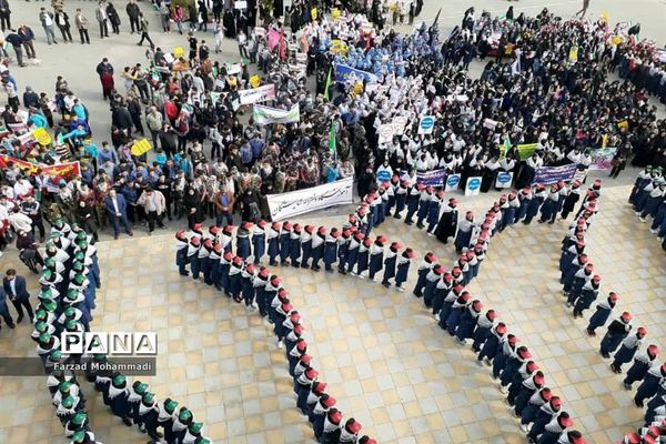 حضور دانش‌آموزان بسیجی استان تهران در راهپیمایی 13 آبان