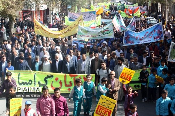 حضور پرشور دانش‌آموزان ابرکوه در راهپیمایی 13 آبان