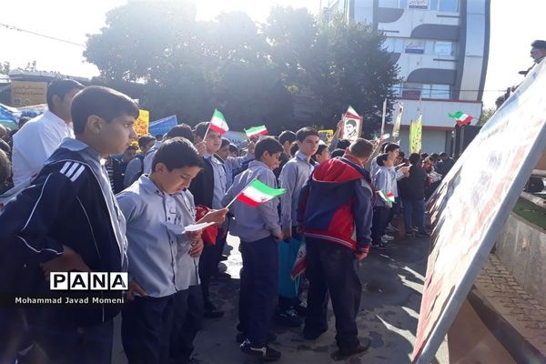 راهپیمایی روز ملی مبارزه با استکبار در شهرستان اسدآباد