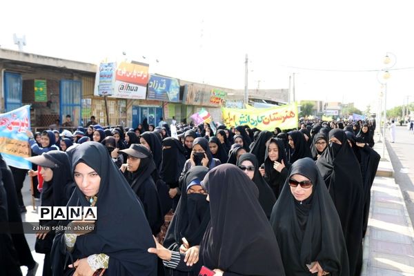 حضور پرشور دانش‌آموزان ایرانشهری در راهپیمایی 13 آبان