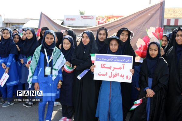 حضور پرشور دانش‌آموزان ایرانشهری در راهپیمایی 13 آبان