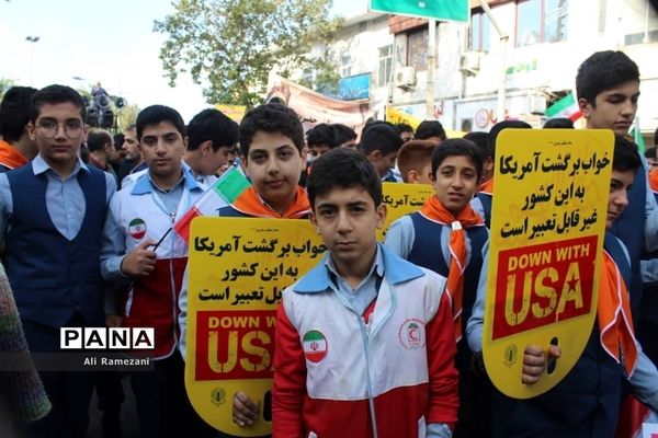حضور دانش‌‌آموزان پیشتاز قائم‌شهر در راهپیمایی 13 آبان