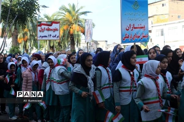 حضور دانش‌‌آموزان پیشتاز قائم‌شهر در راهپیمایی 13 آبان