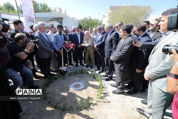 مراسم کلنگ زنی دو طرح عمرانی در جزیره کیش به مناسبت روز کیش