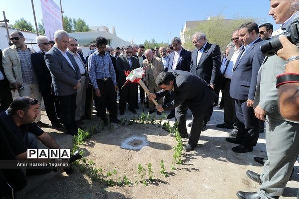 مراسم کلنگ زنی دو طرح عمرانی در جزیره کیش به مناسبت روز کیش