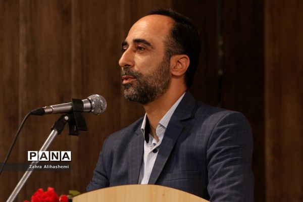 تجلیل از معاونان پرورشی و تربیت بدنی منطقه 17