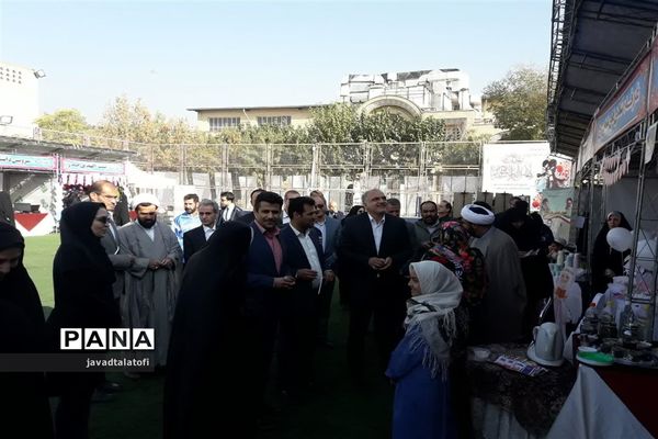 نمایشگاه مشارکت انجمن اولیاء و مربیان ناحیه دو شهر ری