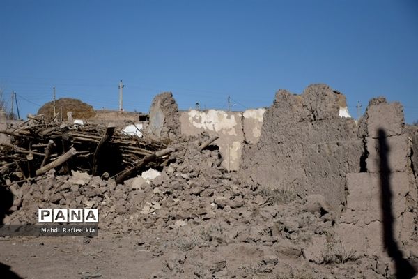 بازدید معاون رئیس جمهوری از مناطق زلزله زده سراب
