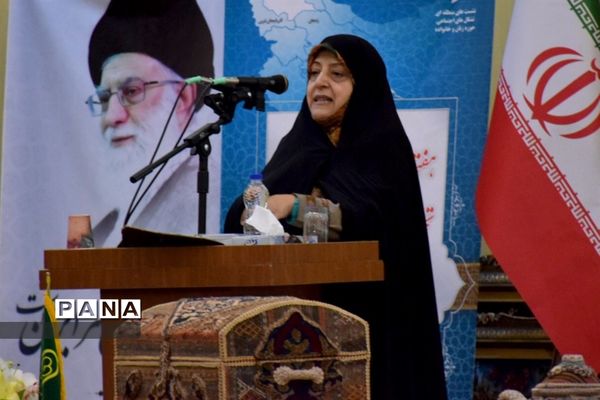 بازدید معاون رئیس جمهوری از مناطق زلزله زده سراب