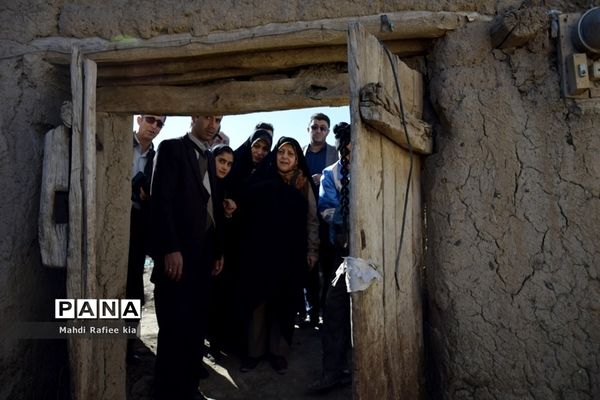 بازدید معاون رئیس جمهوری از مناطق زلزله زده سراب