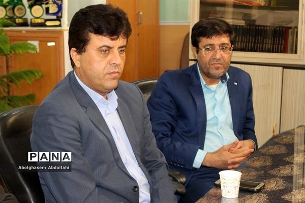 نشست هم‌اندیشی مدیرکل آموزش و پرورش استان بوشهر با مدیر و کارکنان سازمان دانش‌آموزی