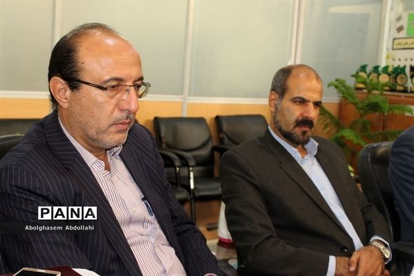 نشست هم‌اندیشی مدیرکل آموزش و پرورش استان بوشهر با مدیر و کارکنان سازمان دانش‌آموزی