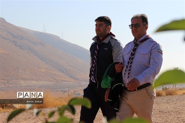 کوهپیمایی مربیان پیشتاز تشکیلات سازمان دانش‌آموزی استان فارس