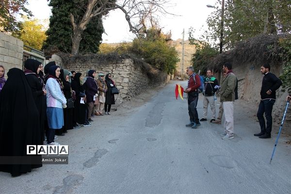 کوهپیمایی مربیان پیشتاز تشکیلات سازمان دانش‌آموزی استان فارس