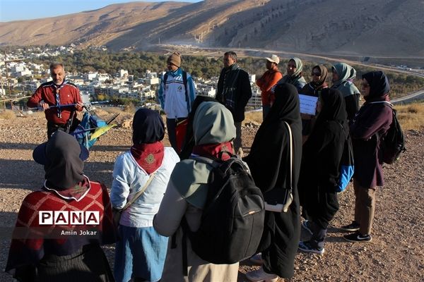 کوهپیمایی مربیان پیشتاز تشکیلات سازمان دانش‌آموزی استان فارس