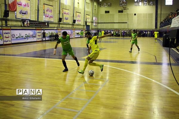 دیدار تیم منتخب قهرمانان ملی فوتبال با متخب تیم‌های محله هرندی