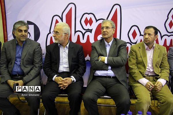 دیدار تیم منتخب قهرمانان ملی فوتبال با متخب تیم‌های محله هرندی
