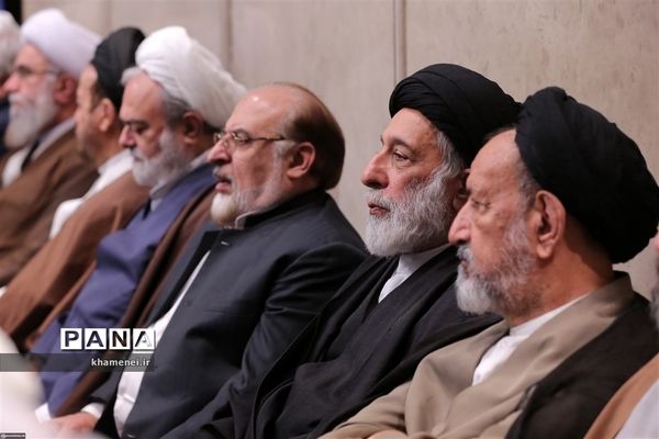 دیدار مسئولان نظام و میهمانان کنفرانس وحدت اسلامى‌ با مقام معظم رهبری