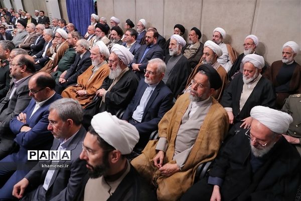 دیدار مسئولان نظام و میهمانان کنفرانس وحدت اسلامى‌ با مقام معظم رهبری