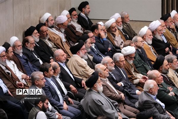 دیدار مسئولان نظام و میهمانان کنفرانس وحدت اسلامى‌ با مقام معظم رهبری