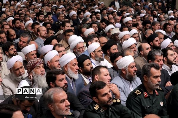 دیدار مسئولان نظام و میهمانان کنفرانس وحدت اسلامى‌ با مقام معظم رهبری