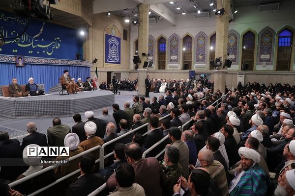 دیدار مسئولان نظام و میهمانان کنفرانس وحدت اسلامى‌ با مقام معظم رهبری