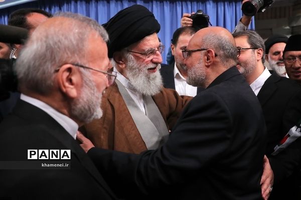 دیدار مسئولان نظام و میهمانان کنفرانس وحدت اسلامى‌ با مقام معظم رهبری