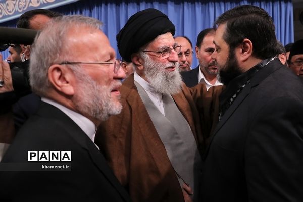 دیدار مسئولان نظام و میهمانان کنفرانس وحدت اسلامى‌ با مقام معظم رهبری