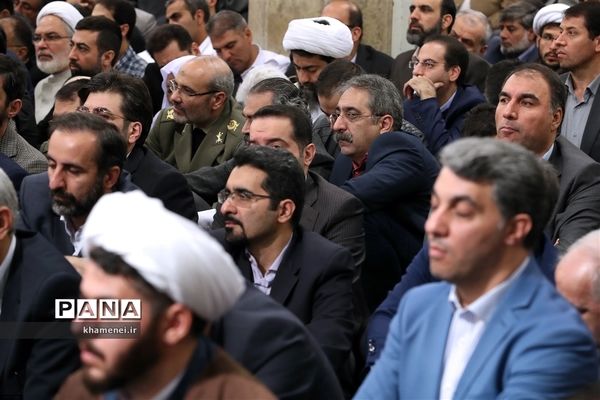 دیدار مسئولان نظام و میهمانان کنفرانس وحدت اسلامى‌ با مقام معظم رهبری