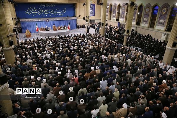 دیدار مسئولان نظام و میهمانان کنفرانس وحدت اسلامى‌ با مقام معظم رهبری