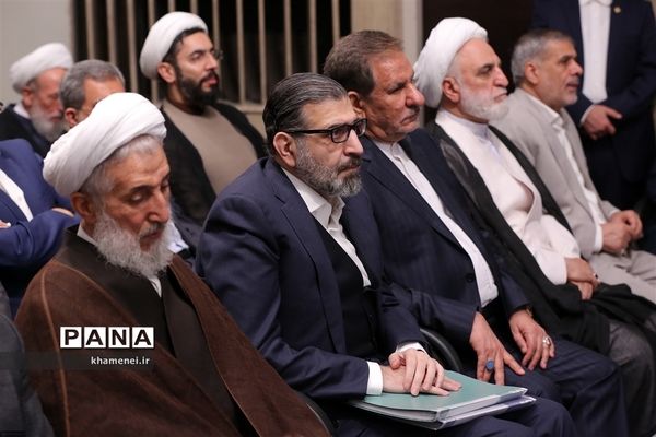 دیدار مسئولان نظام و میهمانان کنفرانس وحدت اسلامى‌ با مقام معظم رهبری