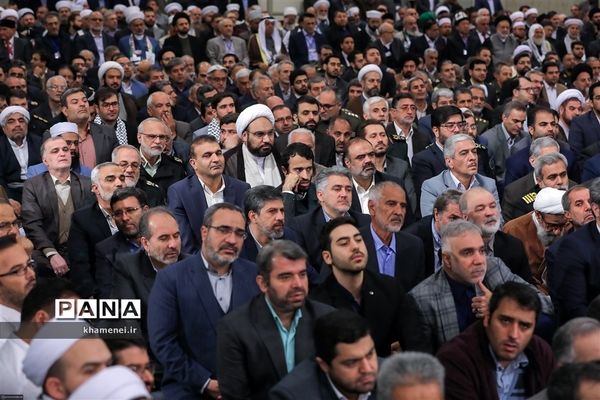 دیدار مسئولان نظام و میهمانان کنفرانس وحدت اسلامى‌ با مقام معظم رهبری