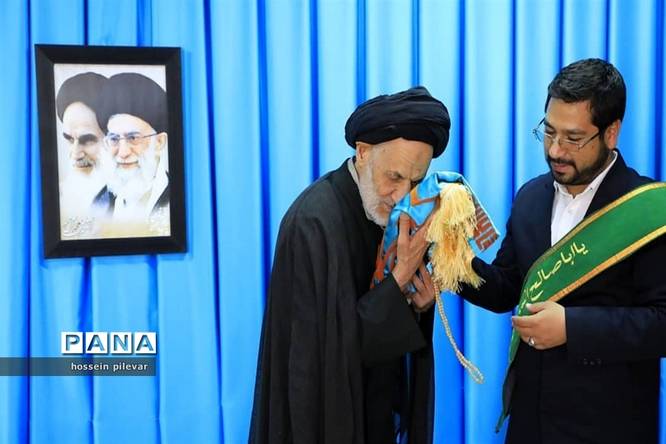حضور خادمان و پرچم متبرک مسجد مقدس جمکران در دفتر نماینده ولی فقیه استان خراسان جنوبی